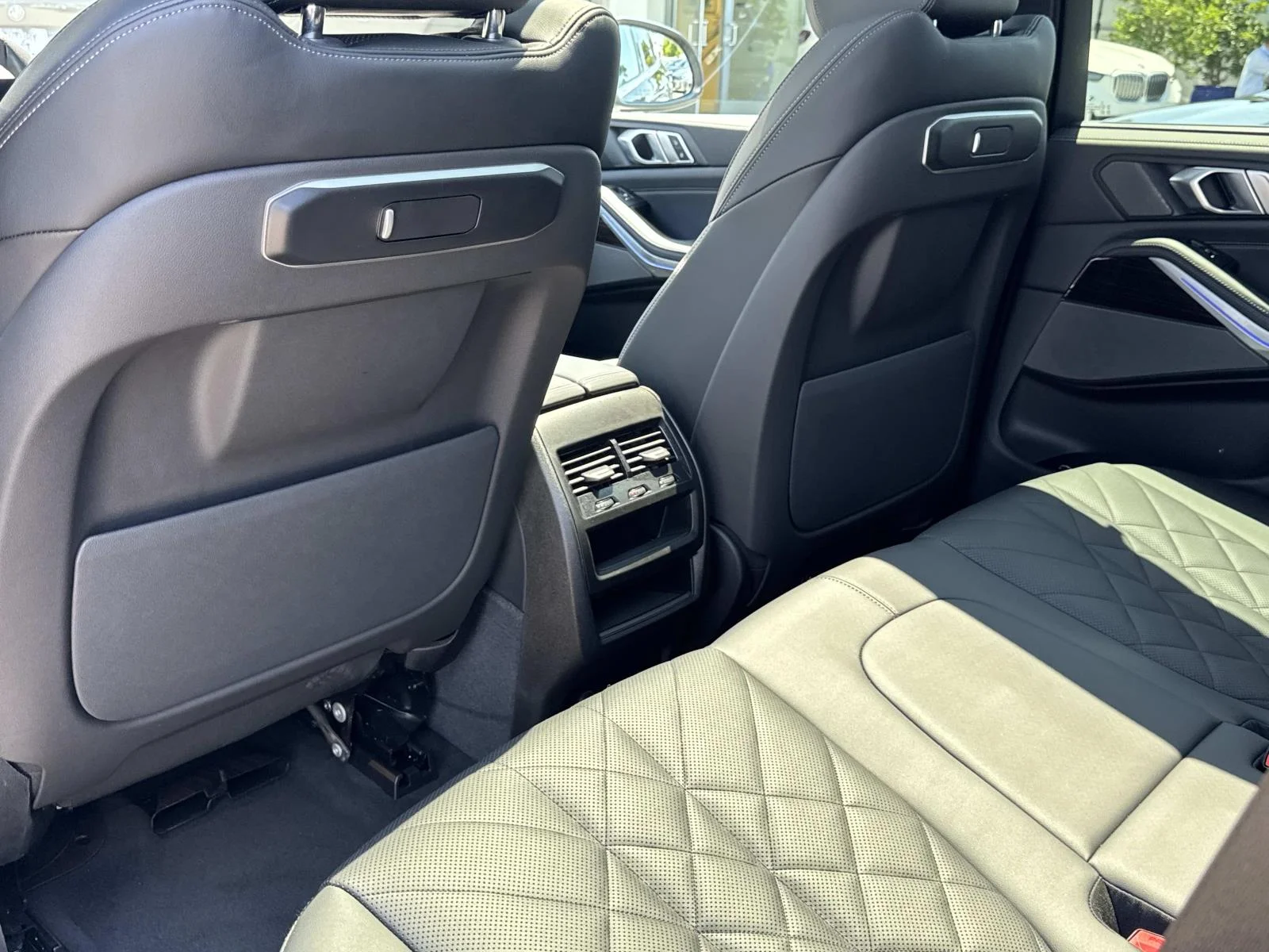 Used 2026 Black Sapphire Metallic BMW xDrive50e Plug-In Hybrid image 12