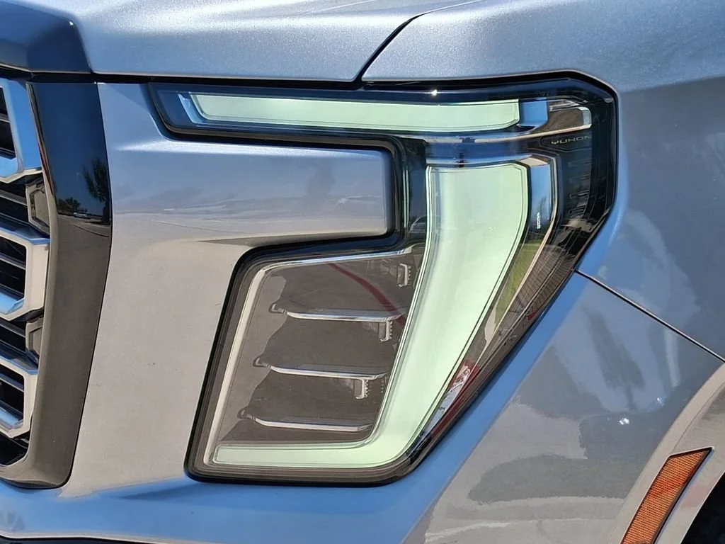 Used 2025 Sterling Metallic GMC AT4 image 8