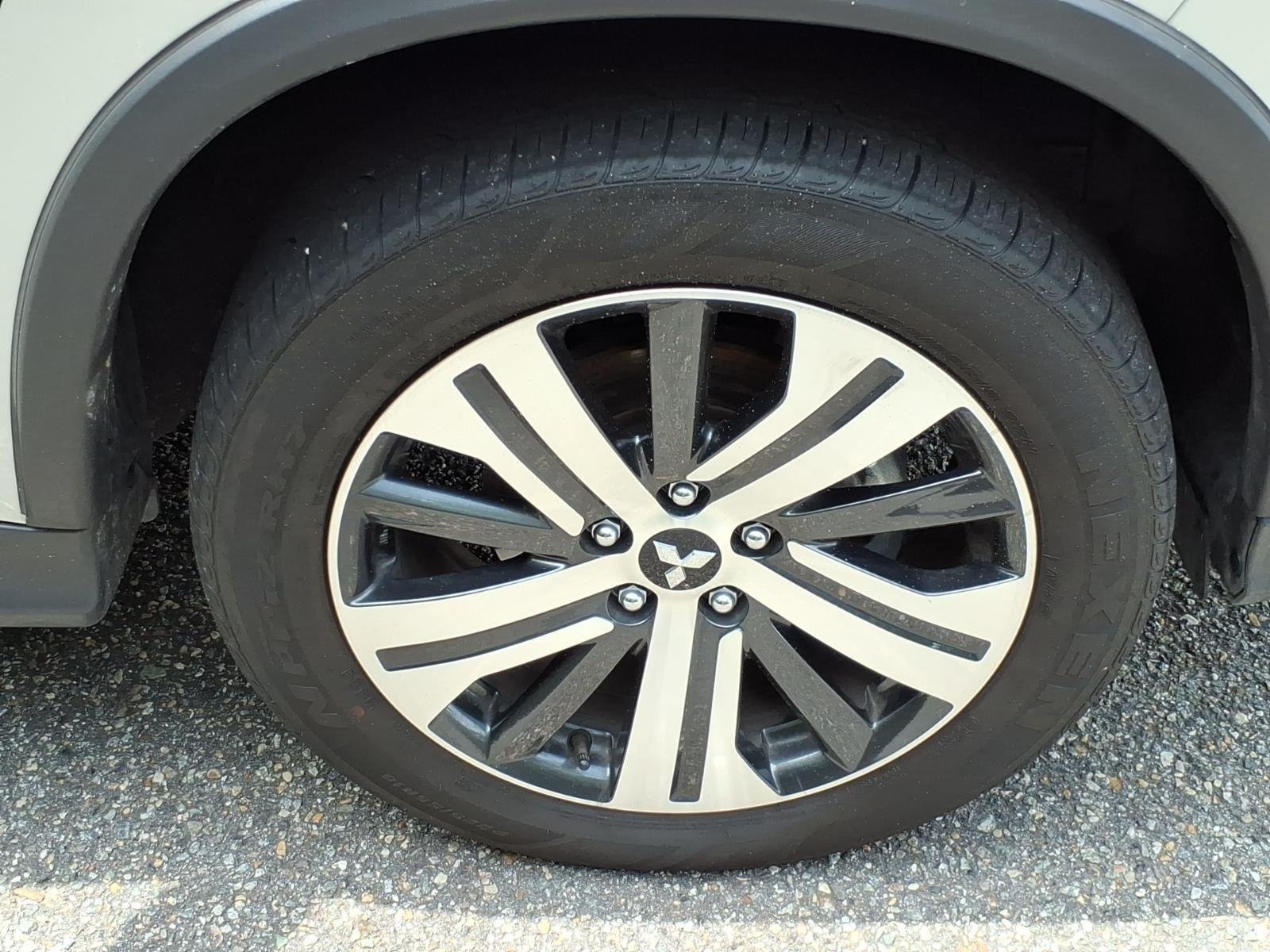 Used 2025  MITSUBISHI  image 9