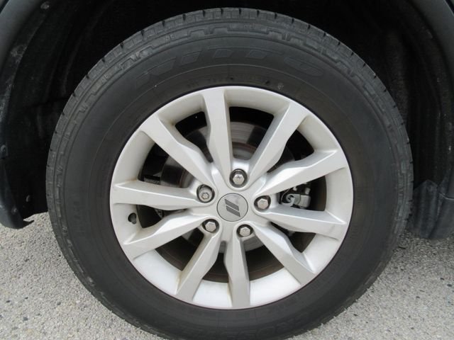 Used 2019 Gray Dodge SXT image 5