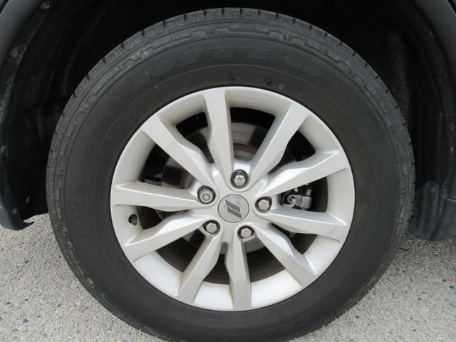 Used 2019 Gray Dodge SXT image 5