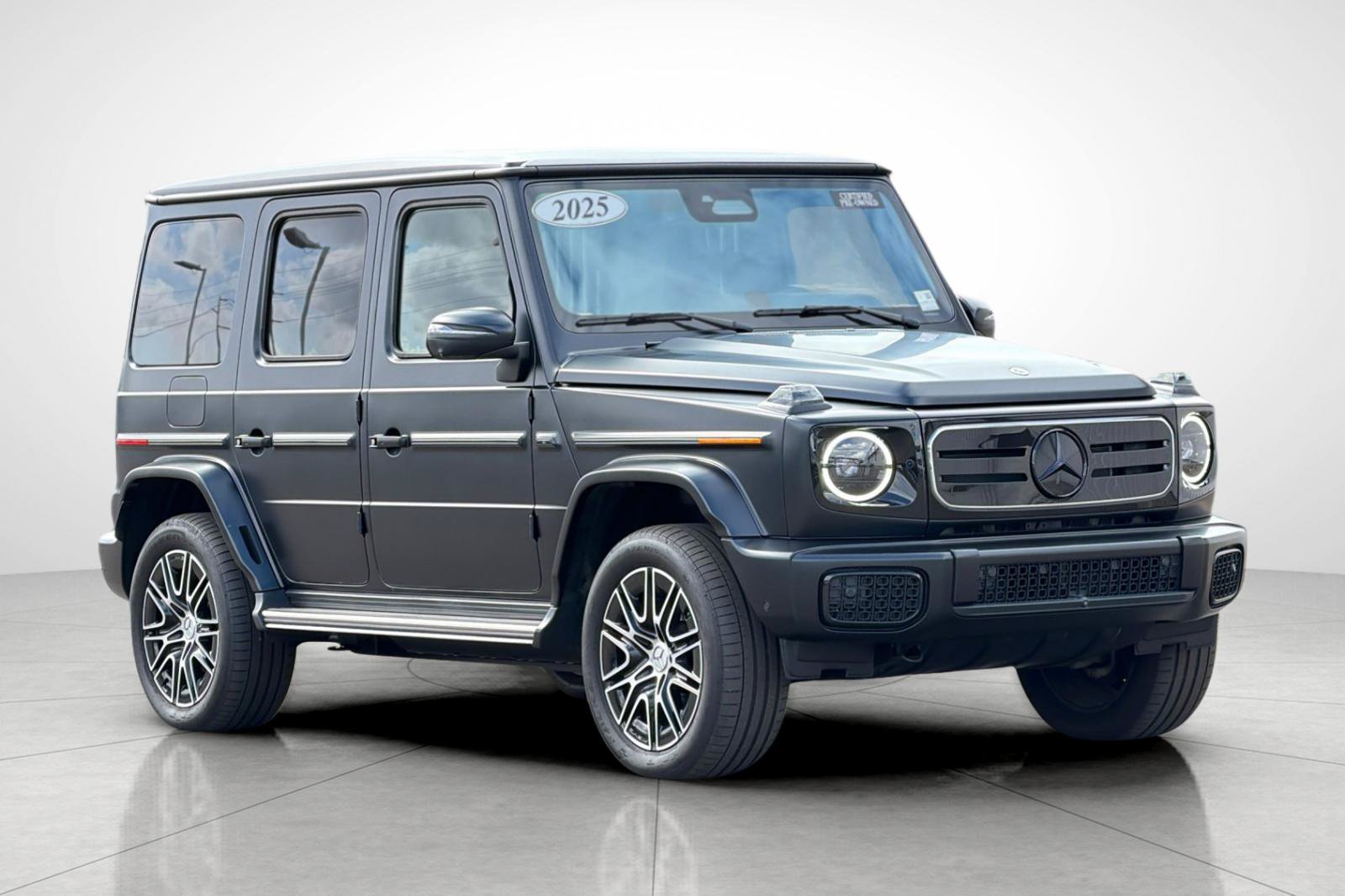 Certified Used 2025 Black Mercedes-Benz G 580 image 33
