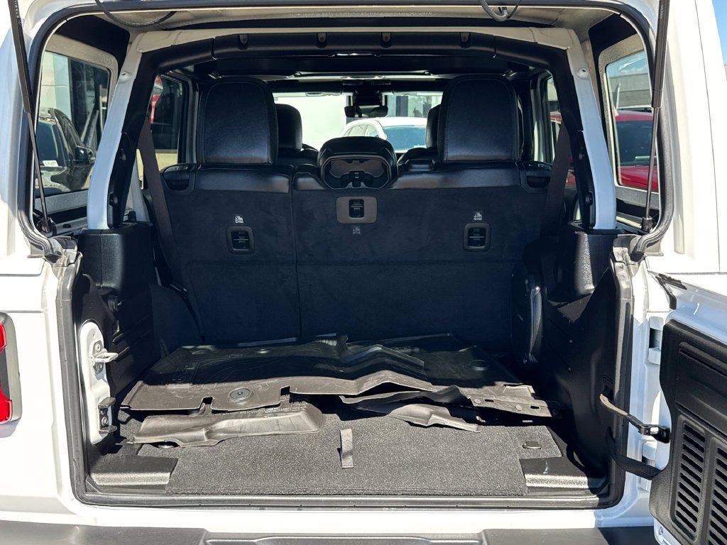 Used 2022 White Jeep Unlimited Sahara Altitude image 13