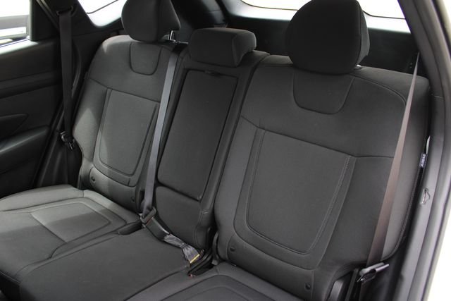 Used 2025 White Pearl Hyundai SE image 19