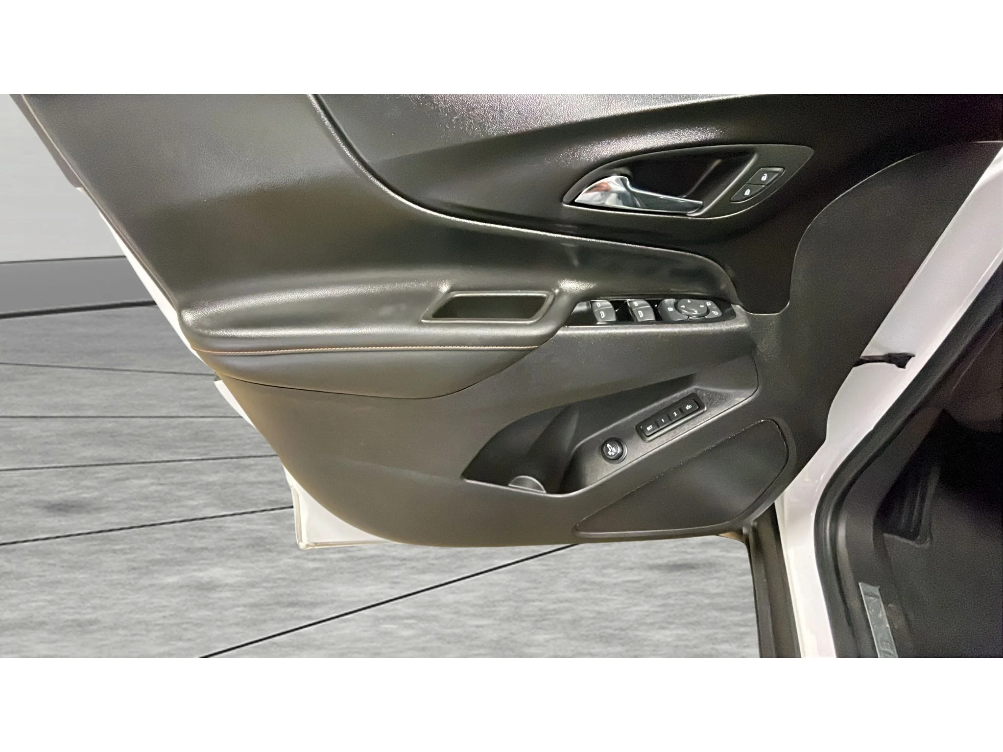 Used 2024 Summit White Chevrolet Premier image 9