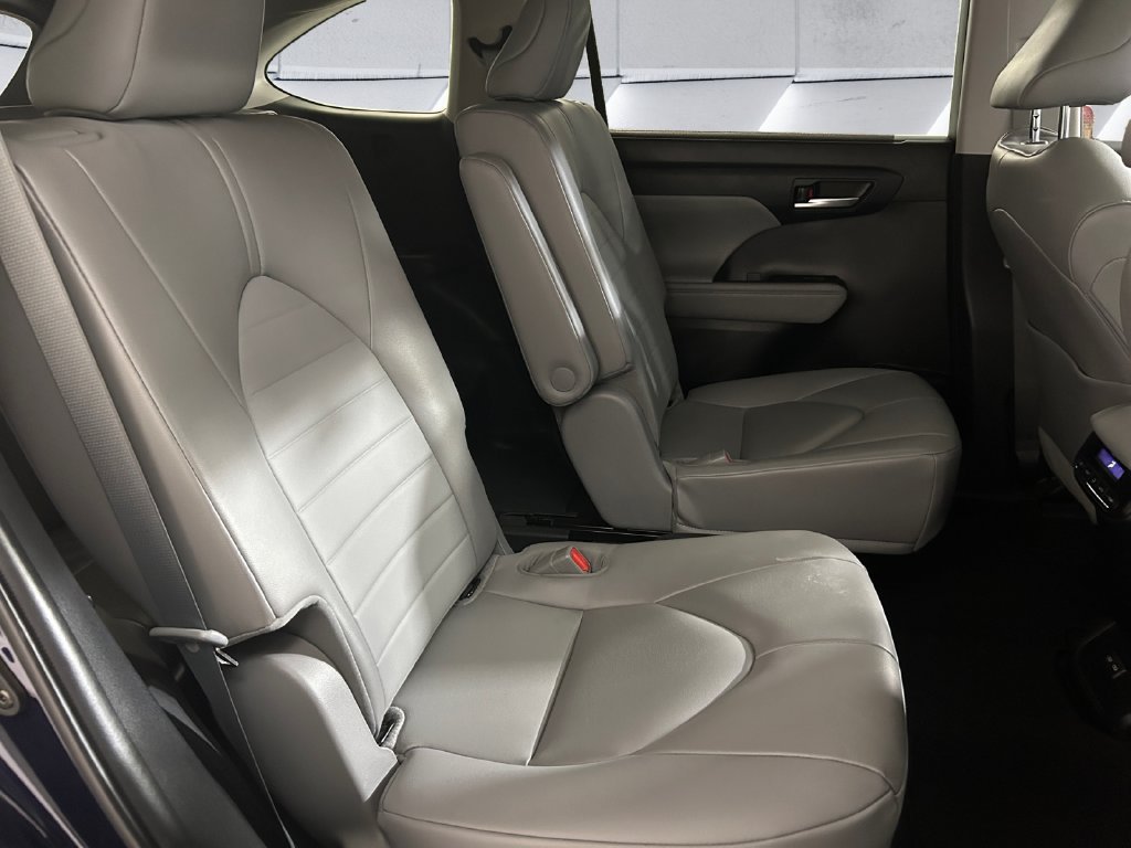 Used 2023  Toyota XLE image 16