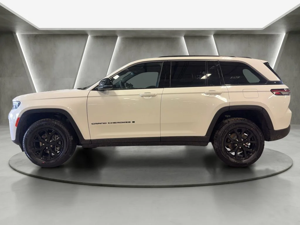 New 2026 Bright White Clearcoat Jeep Altitude image 4