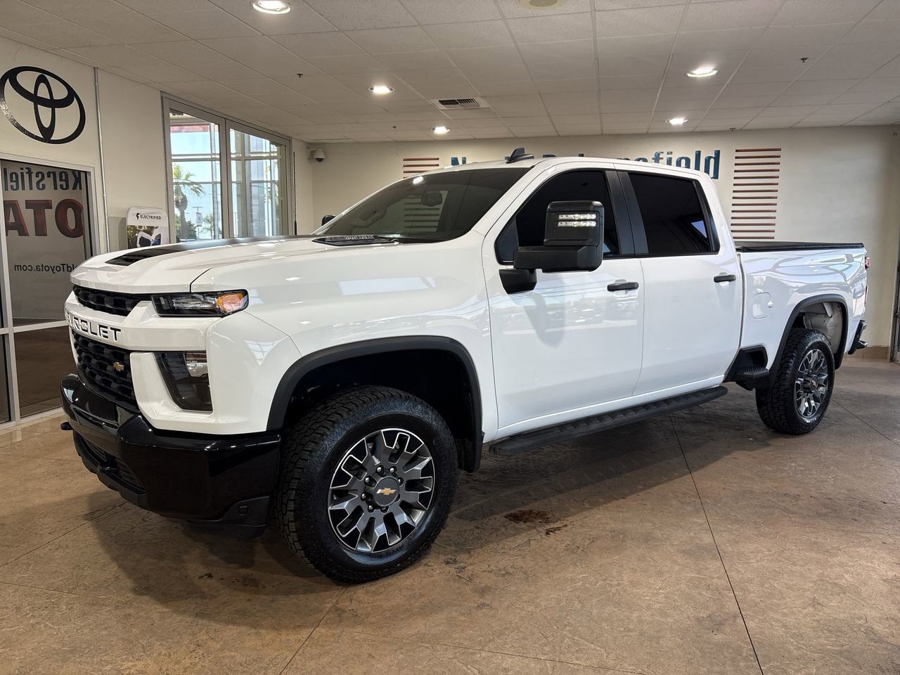 2022 Chevrolet Silverado HD Custom 4WD Crew Cab Standard Box's photo