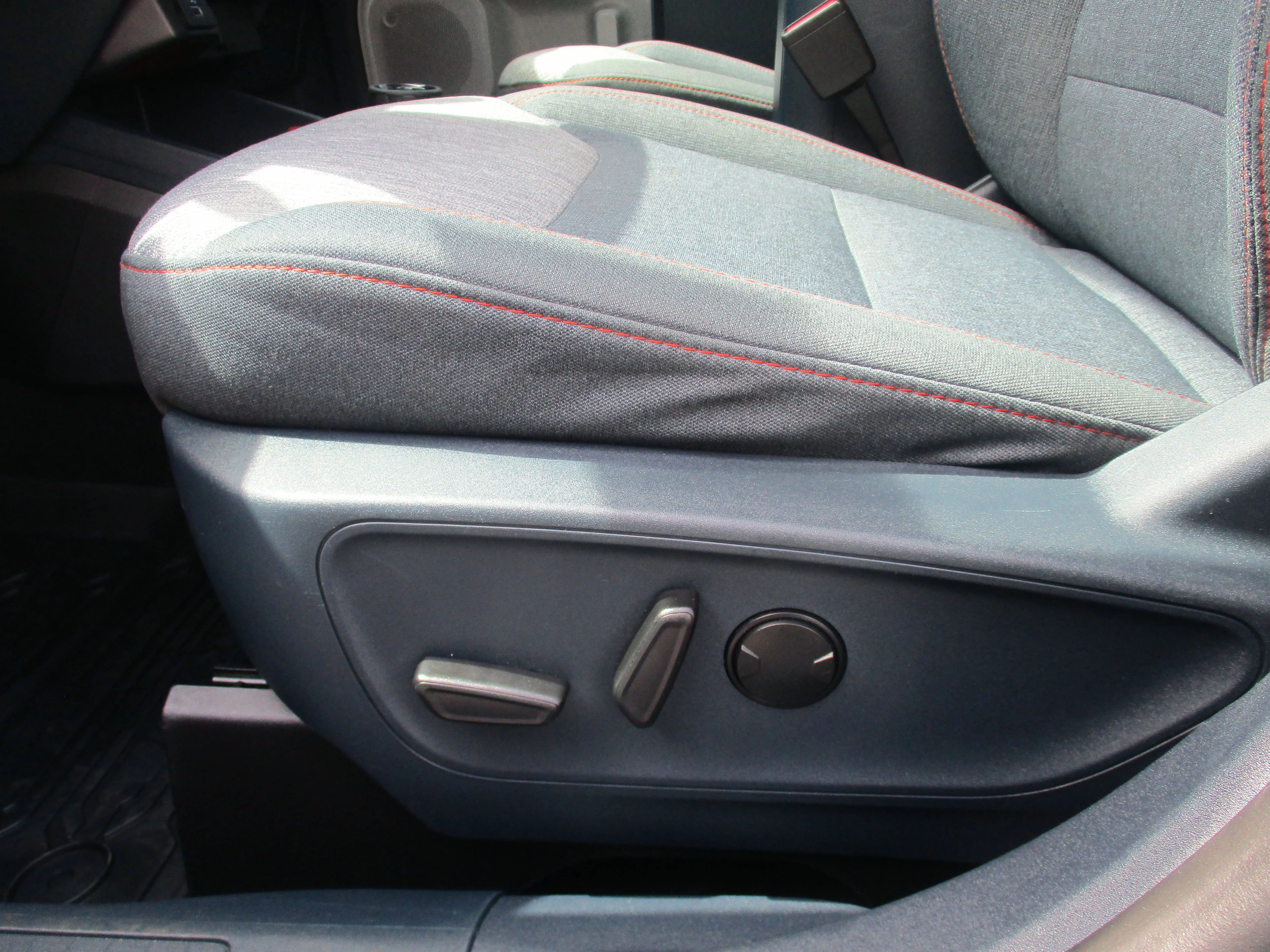 Used 2022 Area 51 Ford XLT Hybrid FWD image 28