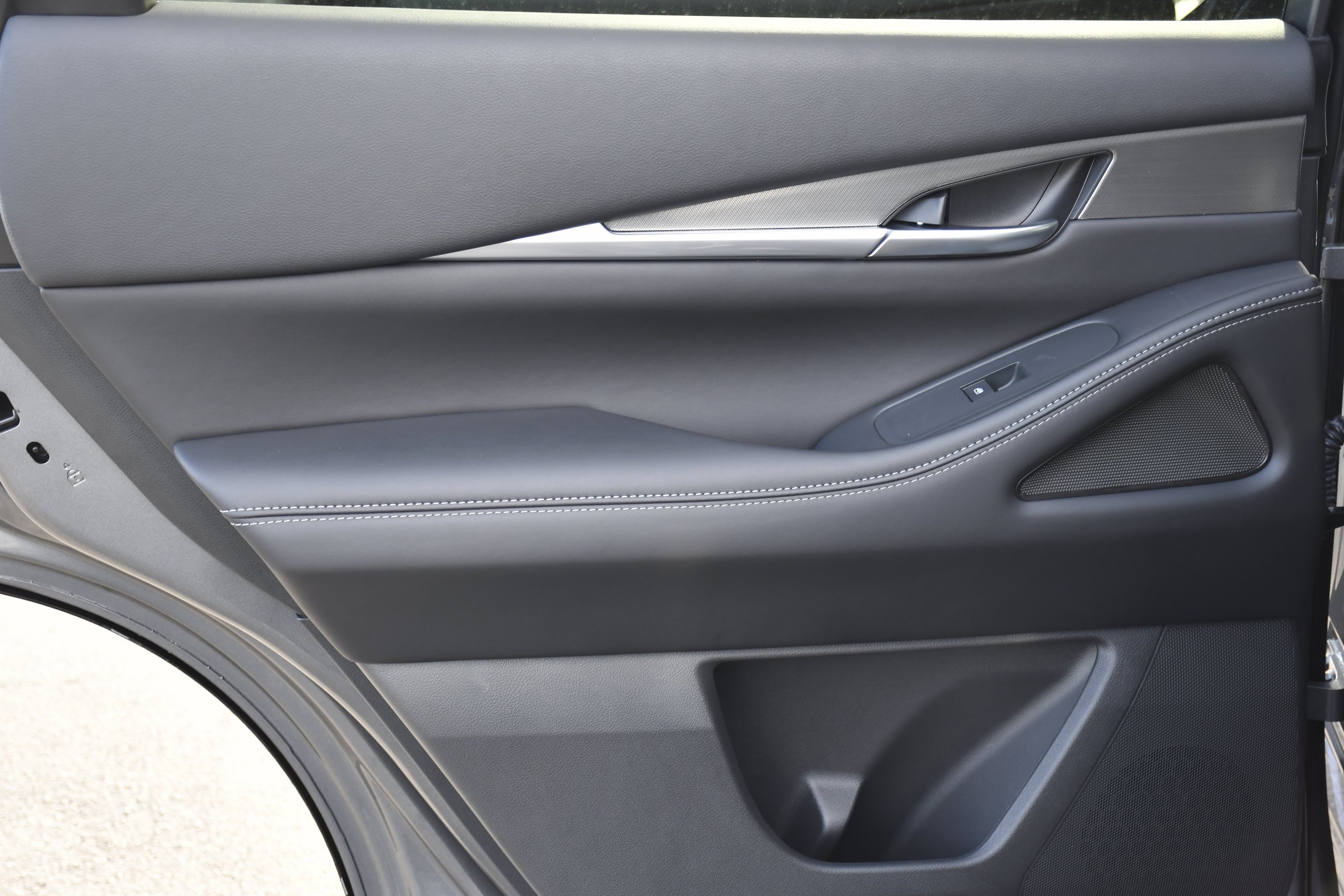 New 2027 GRAPHITE SHADOW INFINITI Luxe AWD image 28