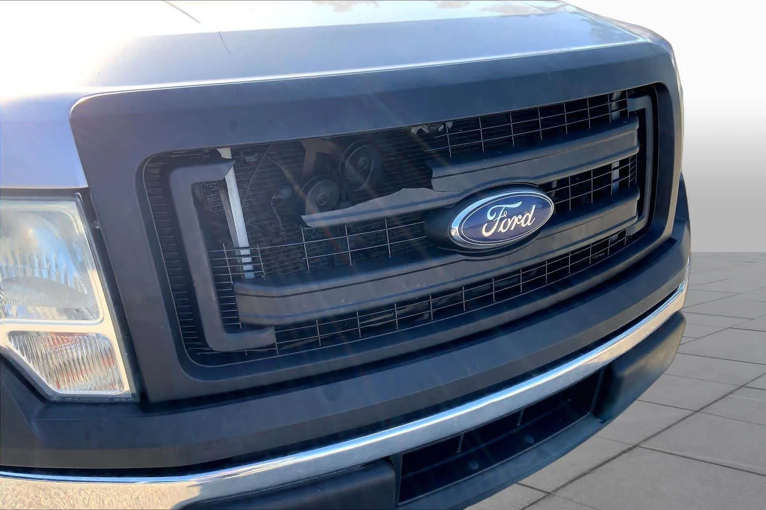 Used 2014 Ingot Silver Metallic Ford XL image 28