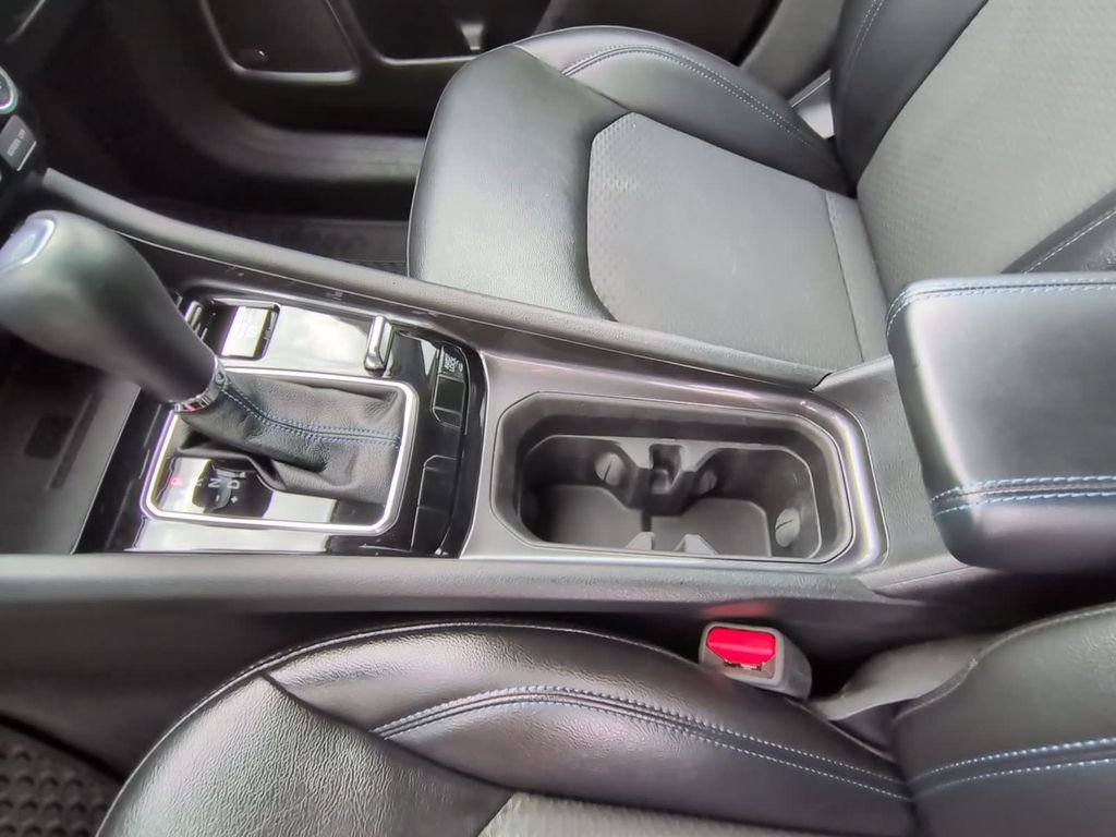 Used 2022 White Jeep Latitude image 30