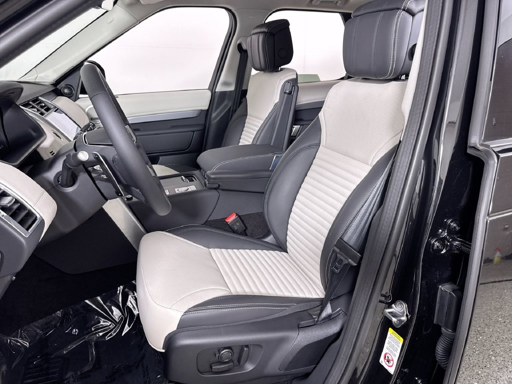 New 2026 Santorini Black Land Rover Dynamic SE image 11