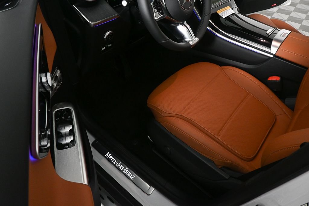 New 2026 MANUFAKTUR Moonlight White Metallic Mercedes-Benz GLC 300 image 7