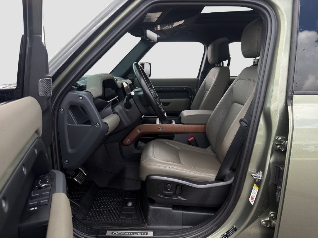 Used 2023  Land Rover X image 9