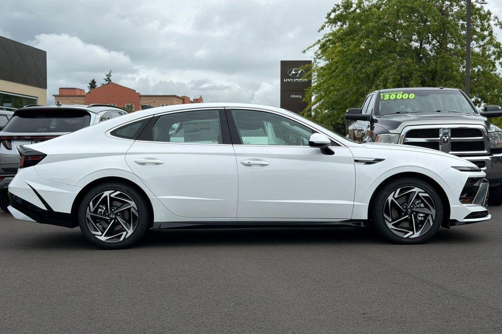 New 2026 White Hyundai SEL Sport image 3