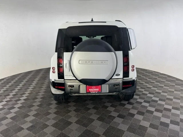 Used 2022 White Land Rover X-Dynamic HSE image 6