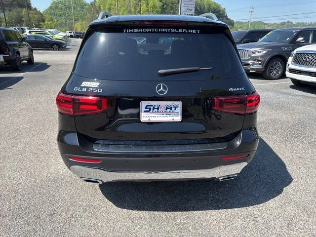 Used 2025  Mercedes-Benz GLB 250 image 4