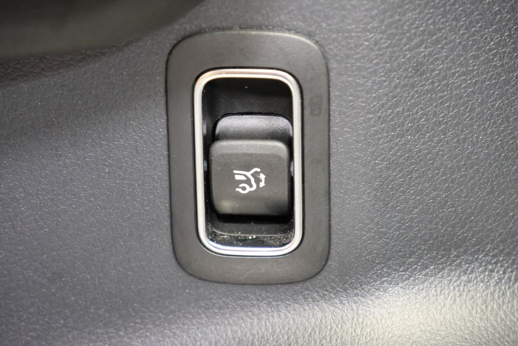 Used 2022 Mountain Gray Metallic Mercedes-Benz GLB 250 image 35