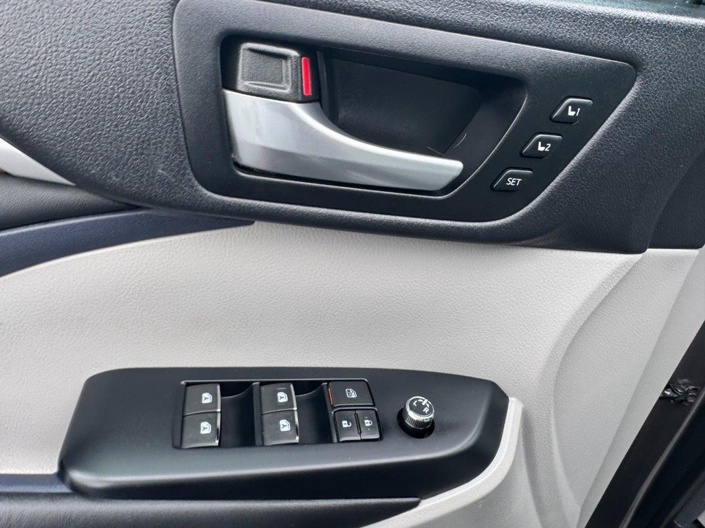 Used 2015 Gray Toyota Limited image 17