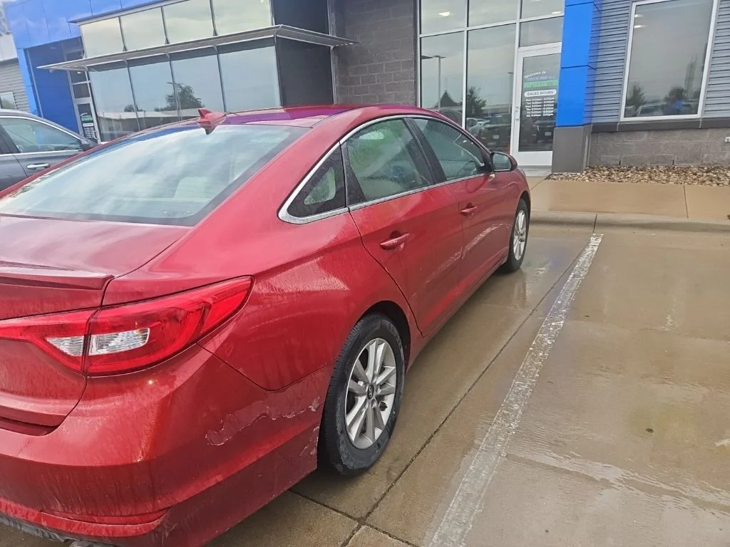 Used 2015 Red Hyundai SE image 5