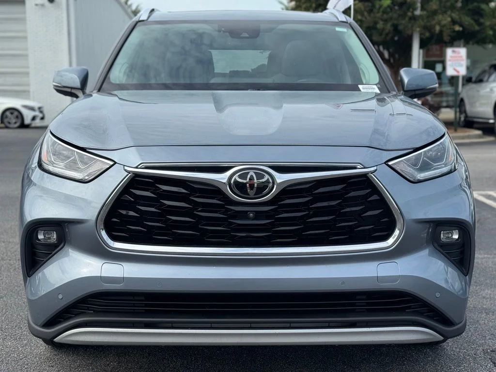 Used 2021  Toyota Platinum image 4