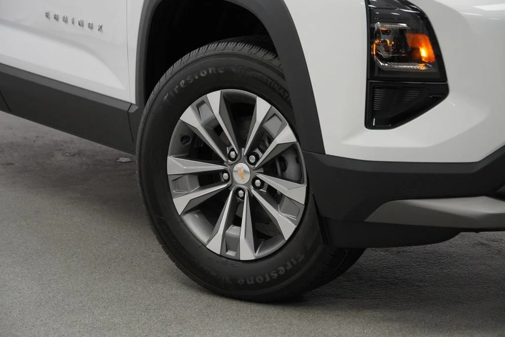 New 2027 Summit White Chevrolet LT image 10
