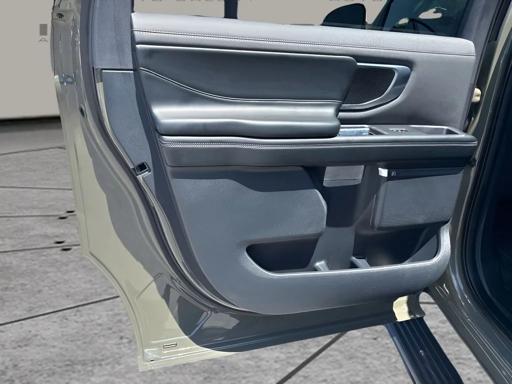 Used 2025 Green Ford Platinum image 30