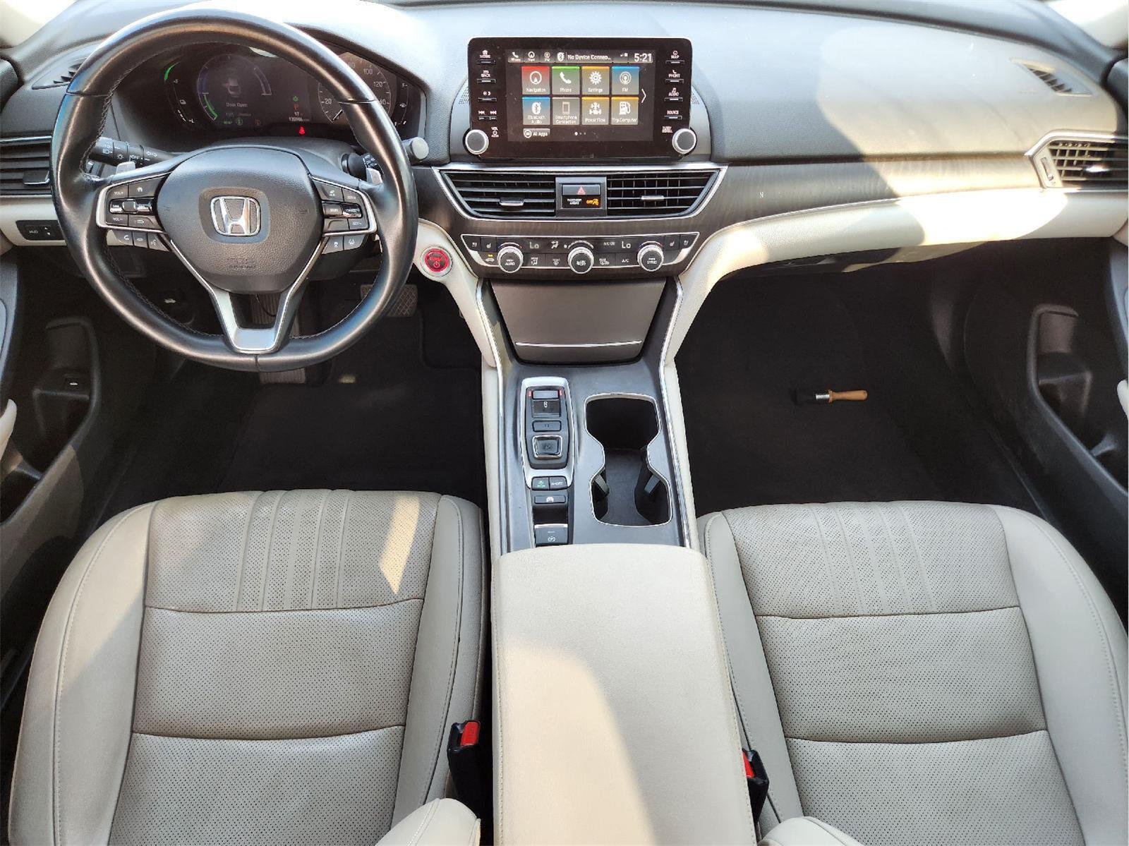 Used 2019 Champagne Frost Pearl Honda Touring image 26