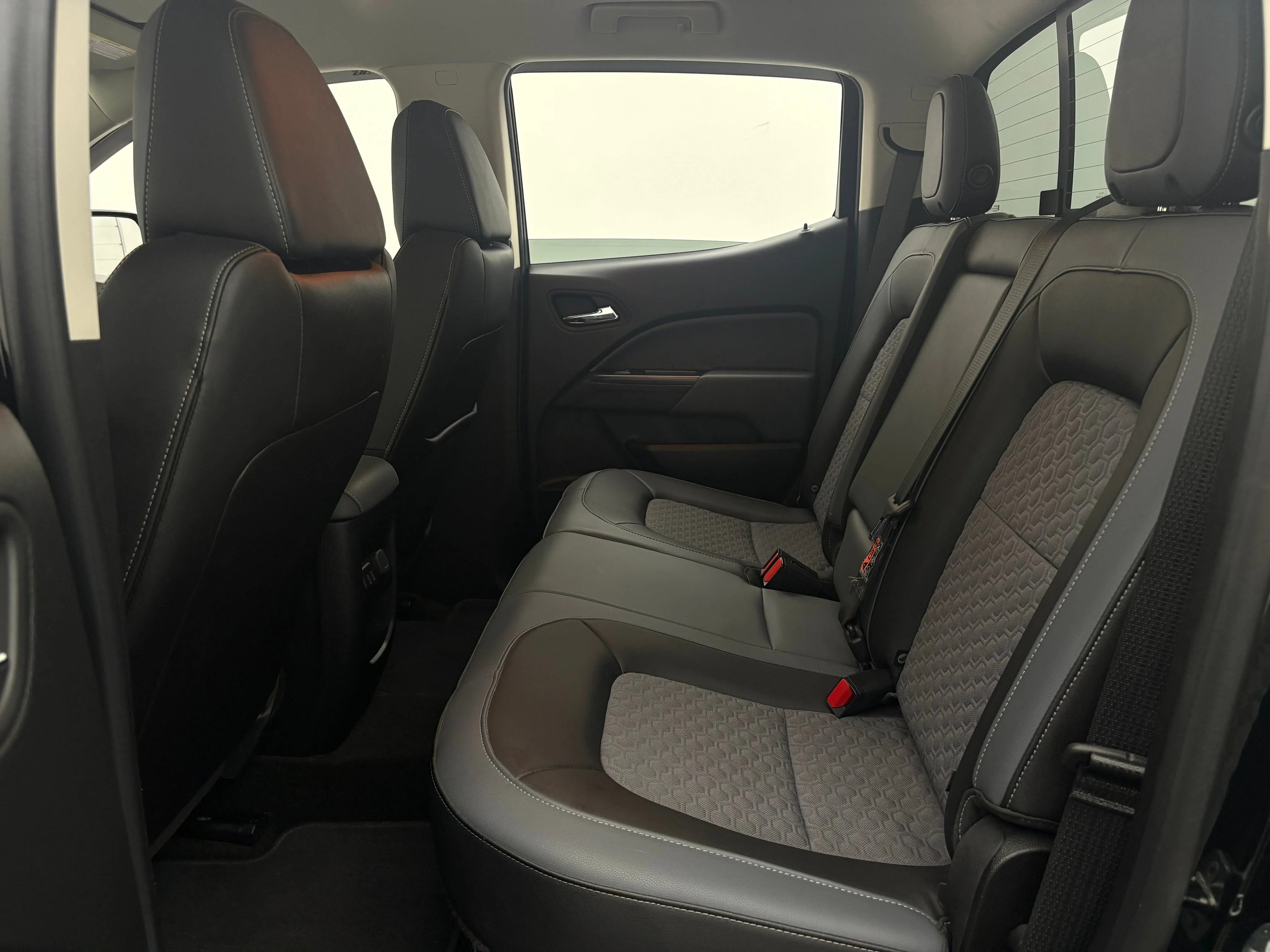 Used 2018 BLACK Chevrolet 4WD Z71 image 38