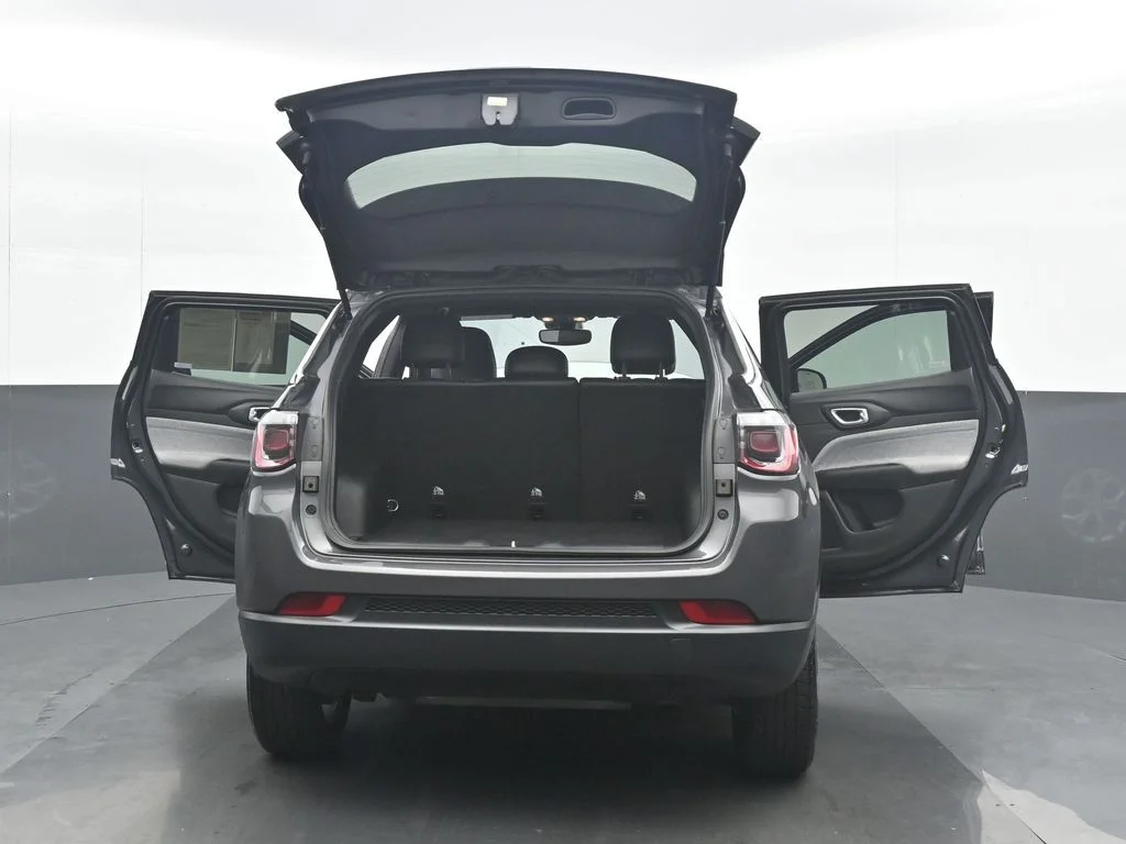 Used 2024 Gray Jeep Latitude image 35