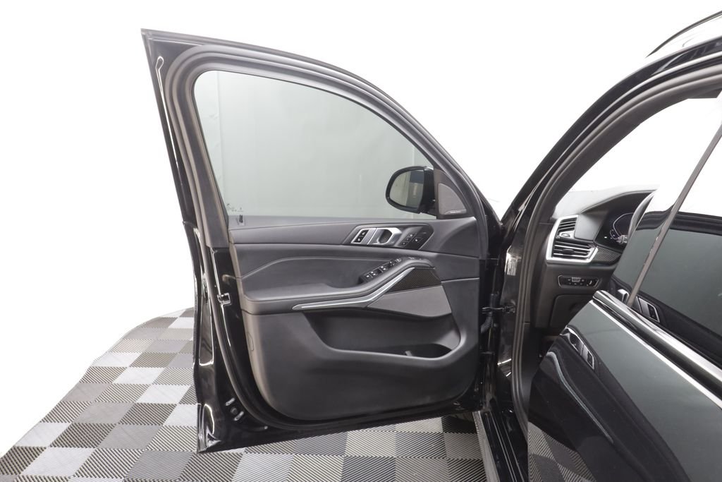 Used 2023 Black Sapphire Metallic BMW M50i image 5