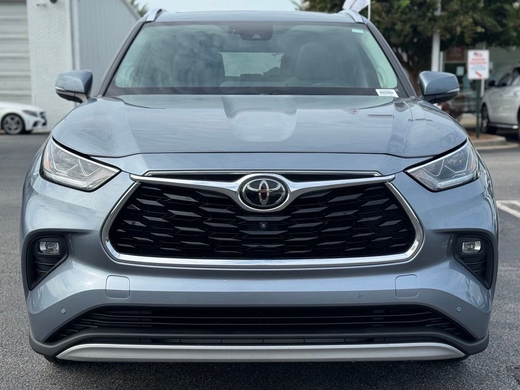 Used 2021  Toyota Platinum image 4