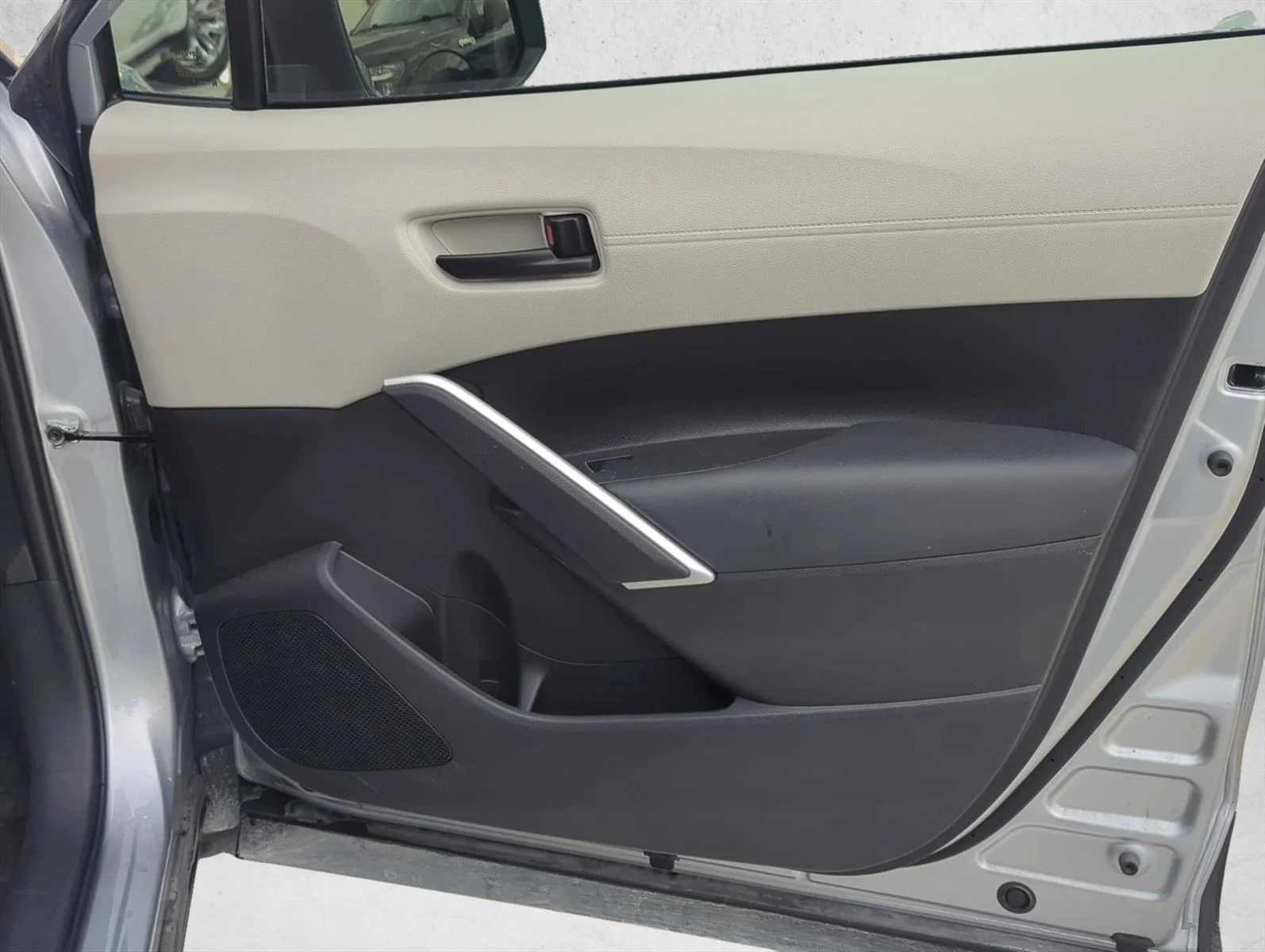 Used 2025 Sonic Silver Toyota L image 23