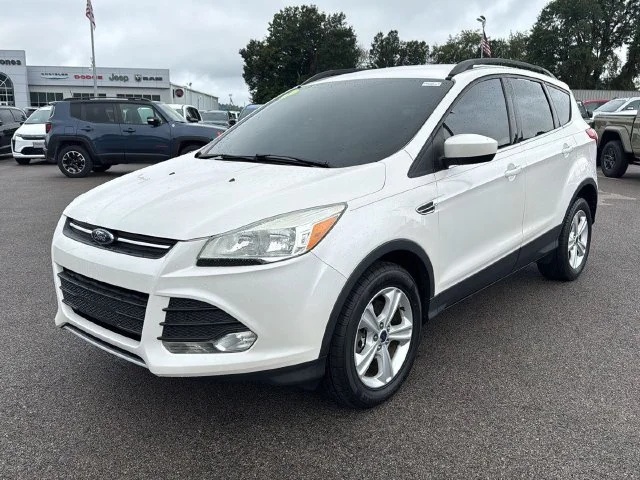 Used 2016 White Ford SE image 1