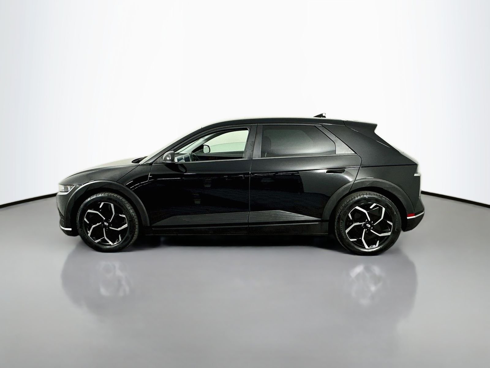 Used 2023 Abyss Black Hyundai SEL image 5