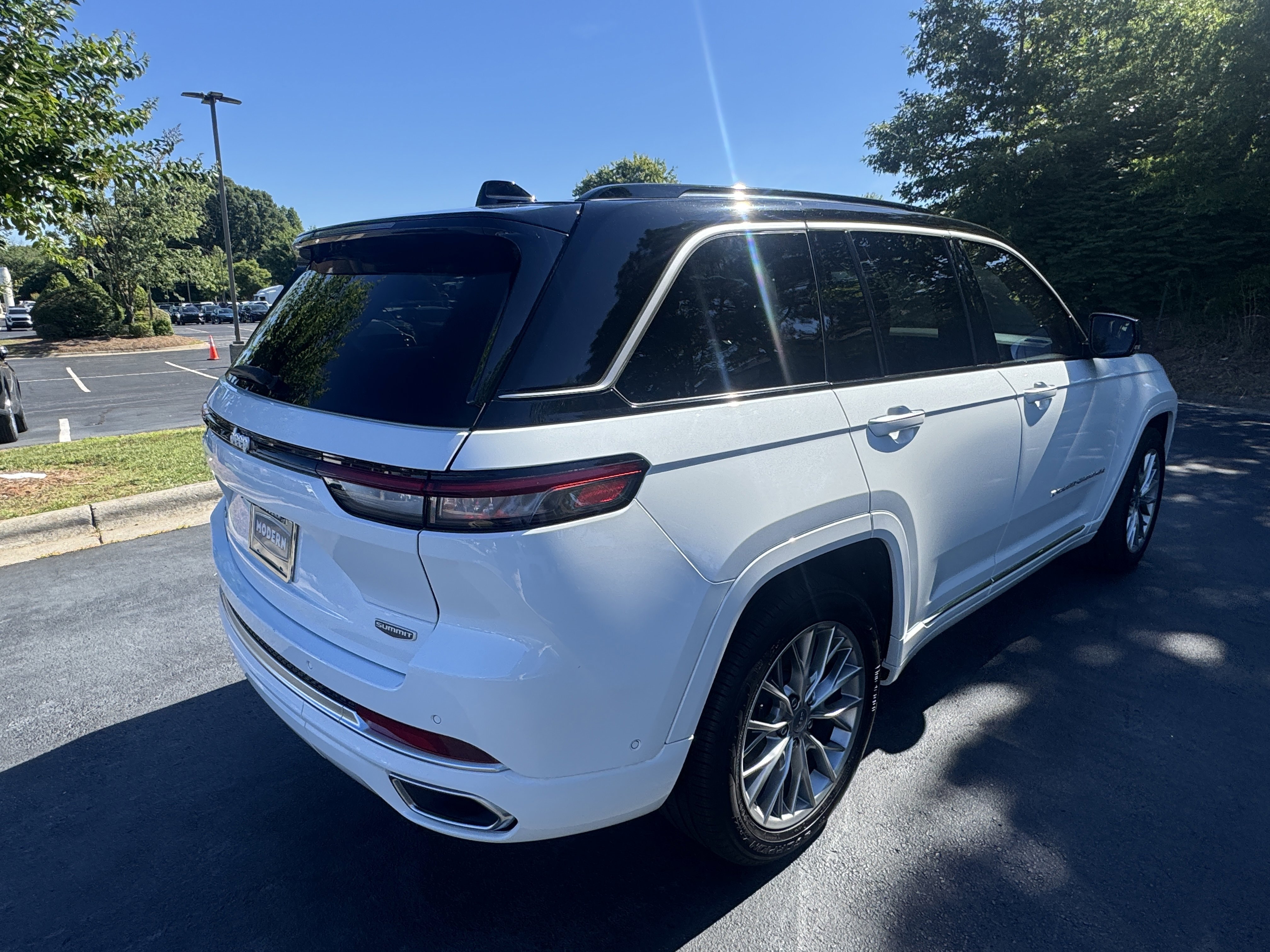 Used 2025 Bright White Clearcoat Jeep Summit image 5