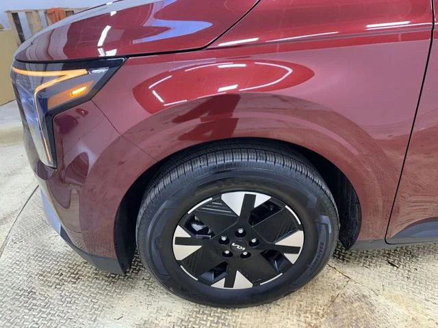 Used 2025 Red Kia LXS image 19
