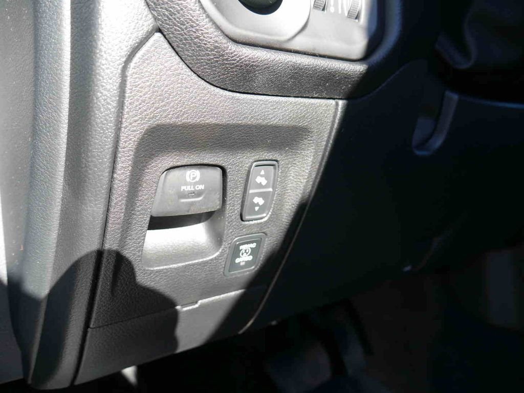 New 2026 Bright White Clear-Coat Exterior Paint RAM LARAMIE image 40
