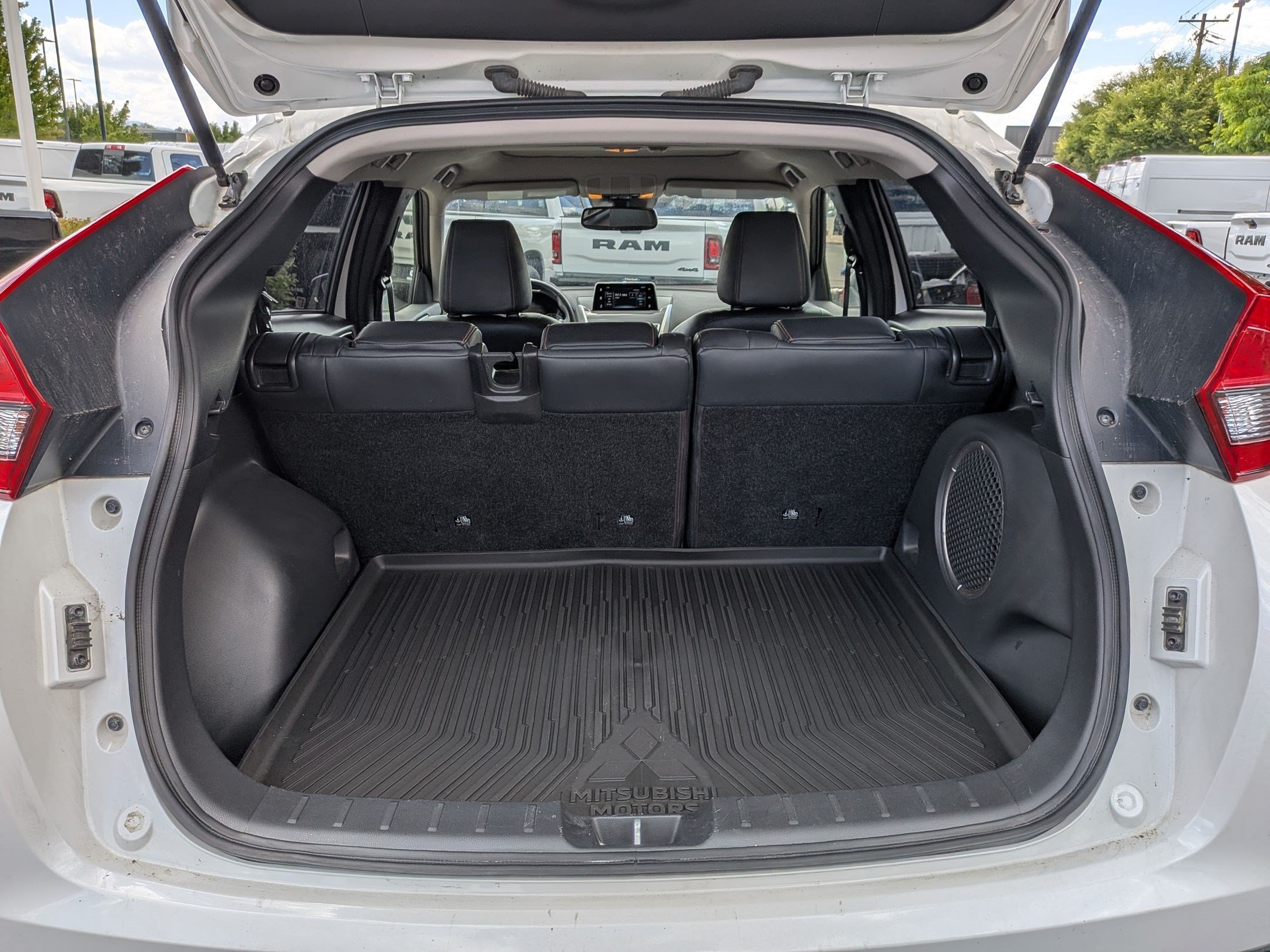 Used 2019 White Mitsubishi SE image 29