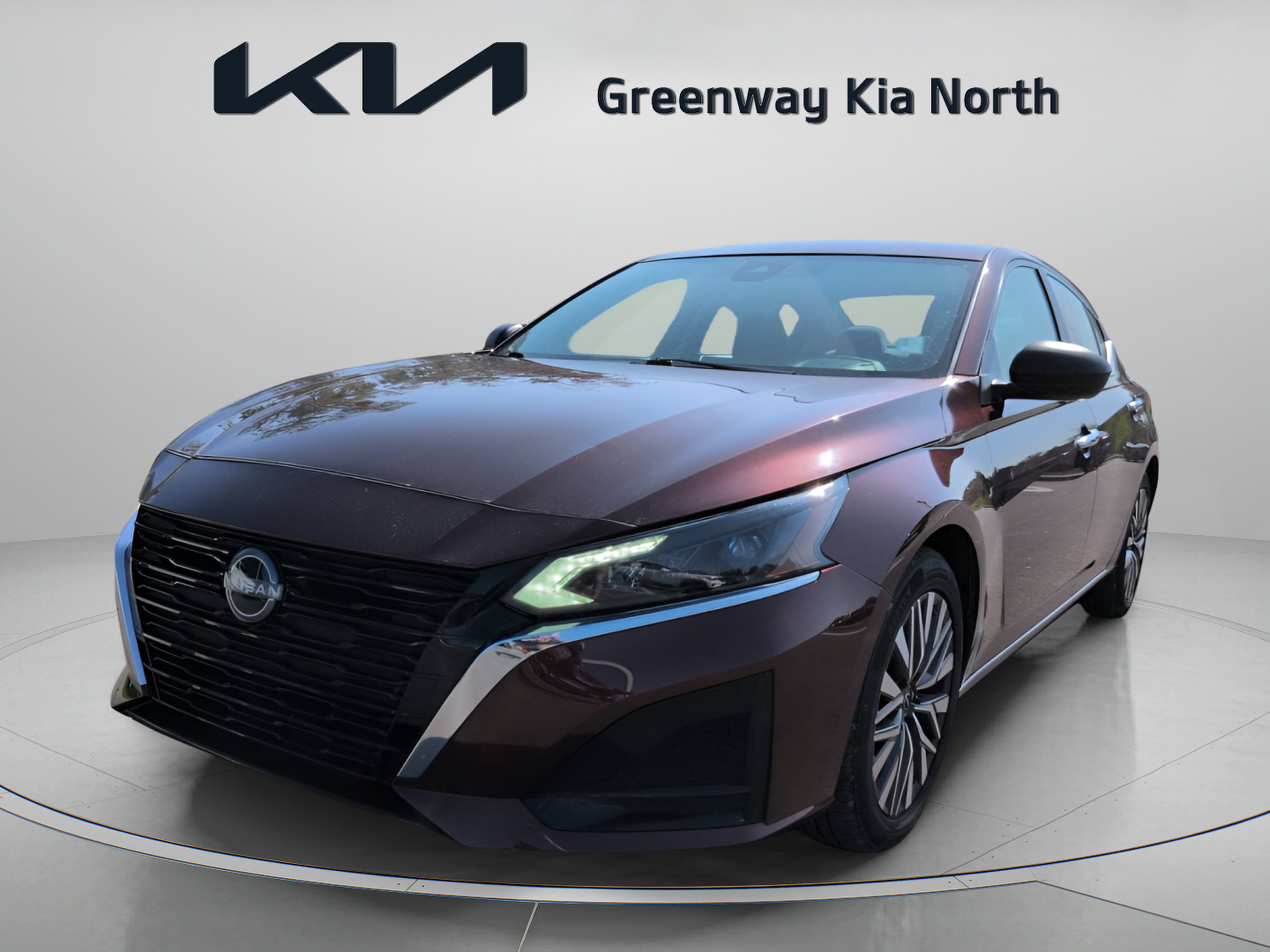 Used 2024 Garnet Pearl Metallic Nissan 2.5 SV image 4