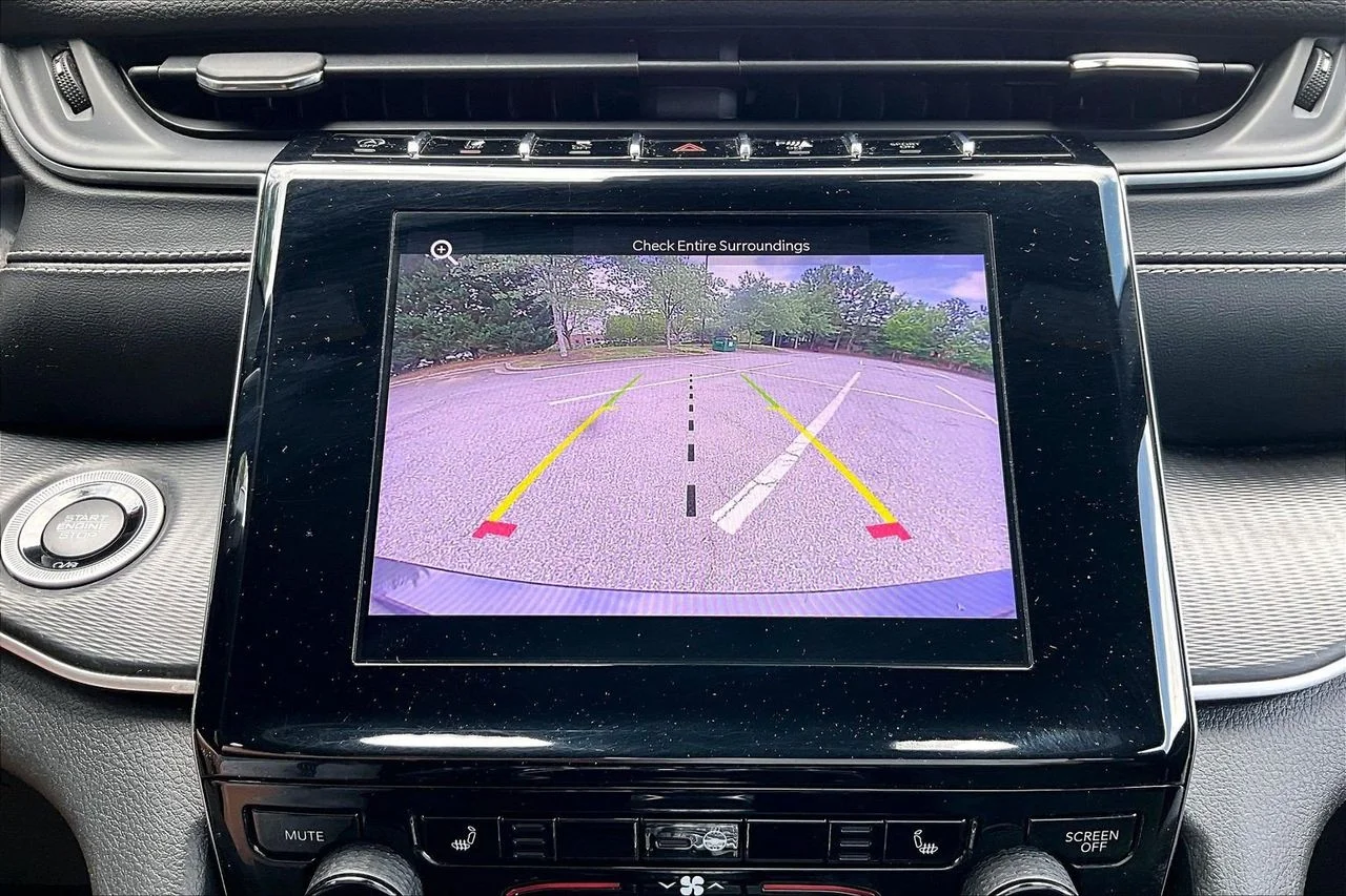 Used 2023 Gray Jeep Altitude image 13