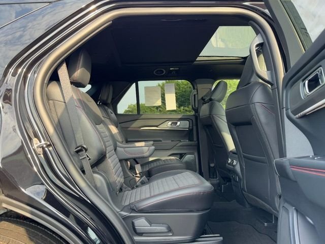 New 2026 Agate Black Metallic Ford ST-Line image 5