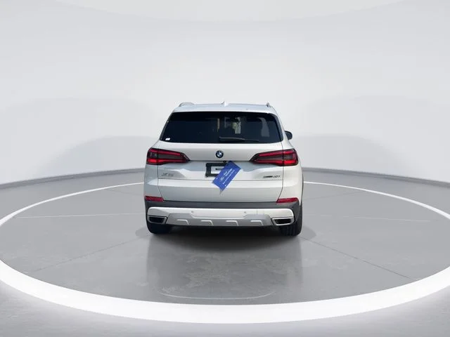 Used 2022 White BMW sDrive40i image 6