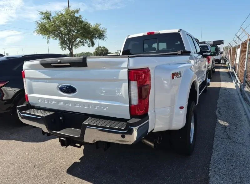 Used 2019 White Platinum Metallic Tri-Coat Ford LARIAT image 2