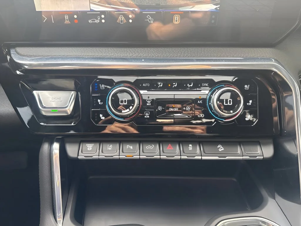 Used 2025 Onyx Black GMC Denali image 23