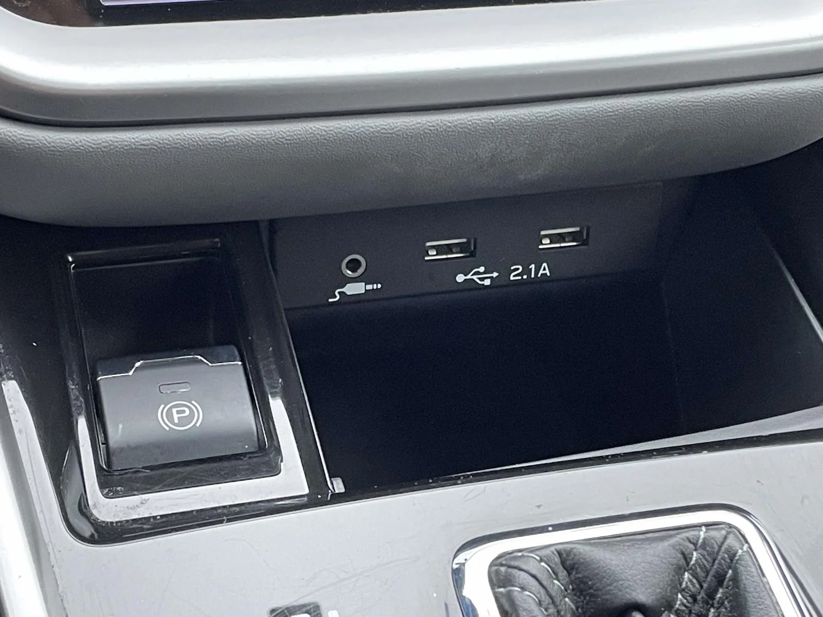 Used 2022 Crystal White Pearl Subaru Premium image 19