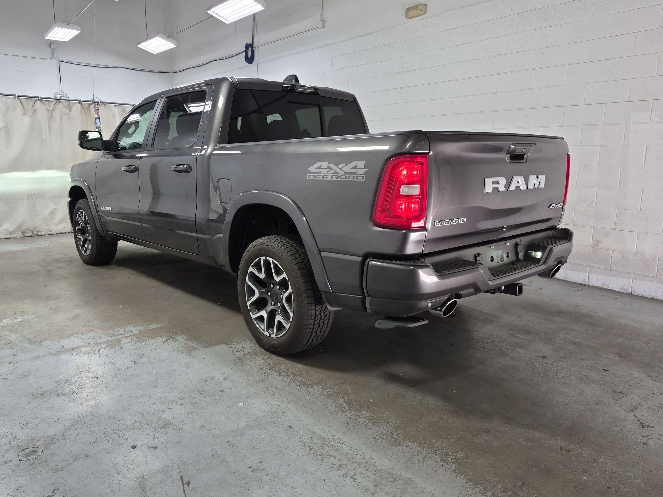New 2026 Granite Crystal Metallic Clear-Coat Exterior Paint RAM Laramie image 7