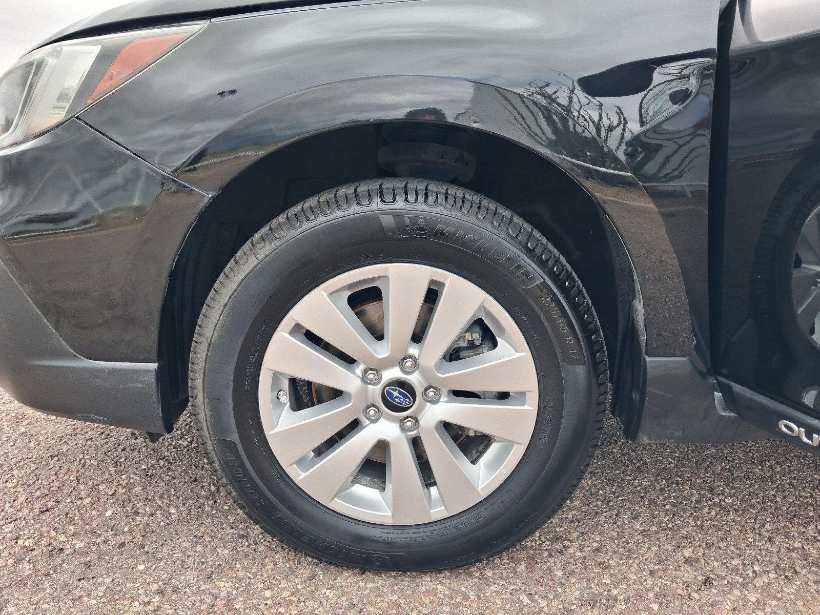 Used 2018 Crystal Black Silica Subaru 2.5i image 35