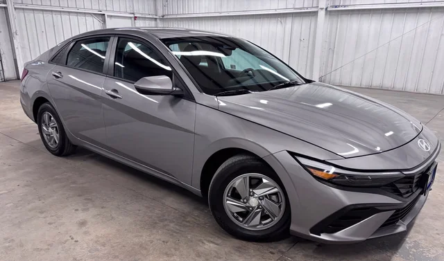 2025 Hyundai Elantra SE